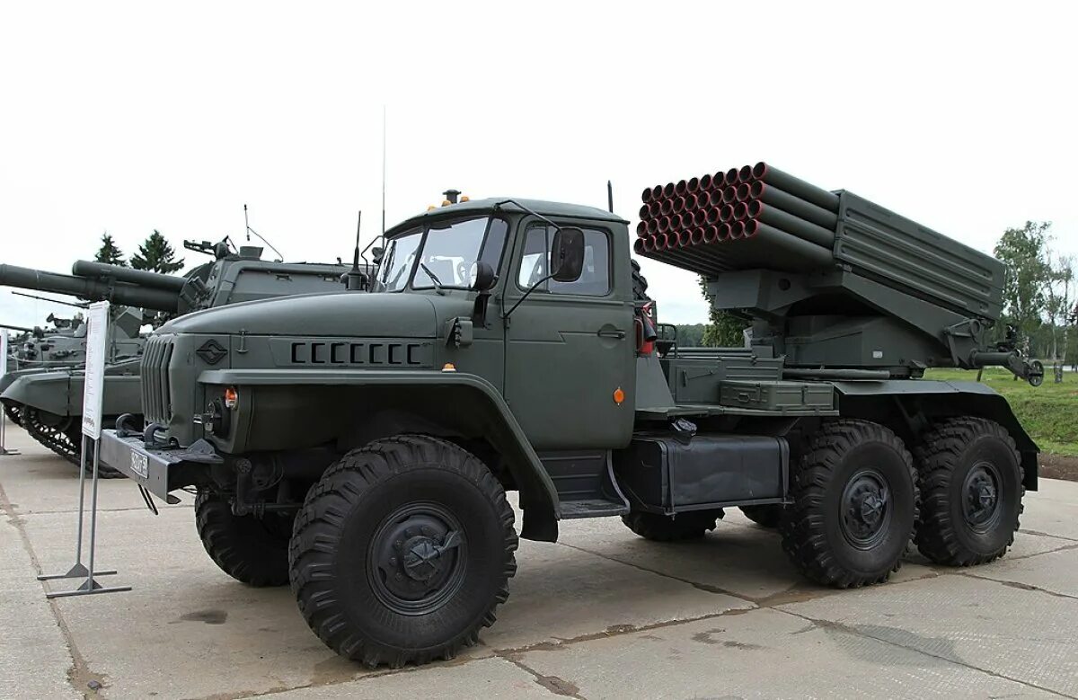 Урал град бм-21. Торнадо рсзо. Бм-21 «торнадо». Торнадо г огонь. Торнадо г огонь.