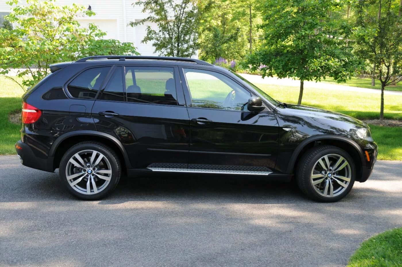 Резина х5 е70. БМВ х5 е70 r19. BMW e70 r20. BMW x5 e70 r19. X5 e70 300 стиль BMW.