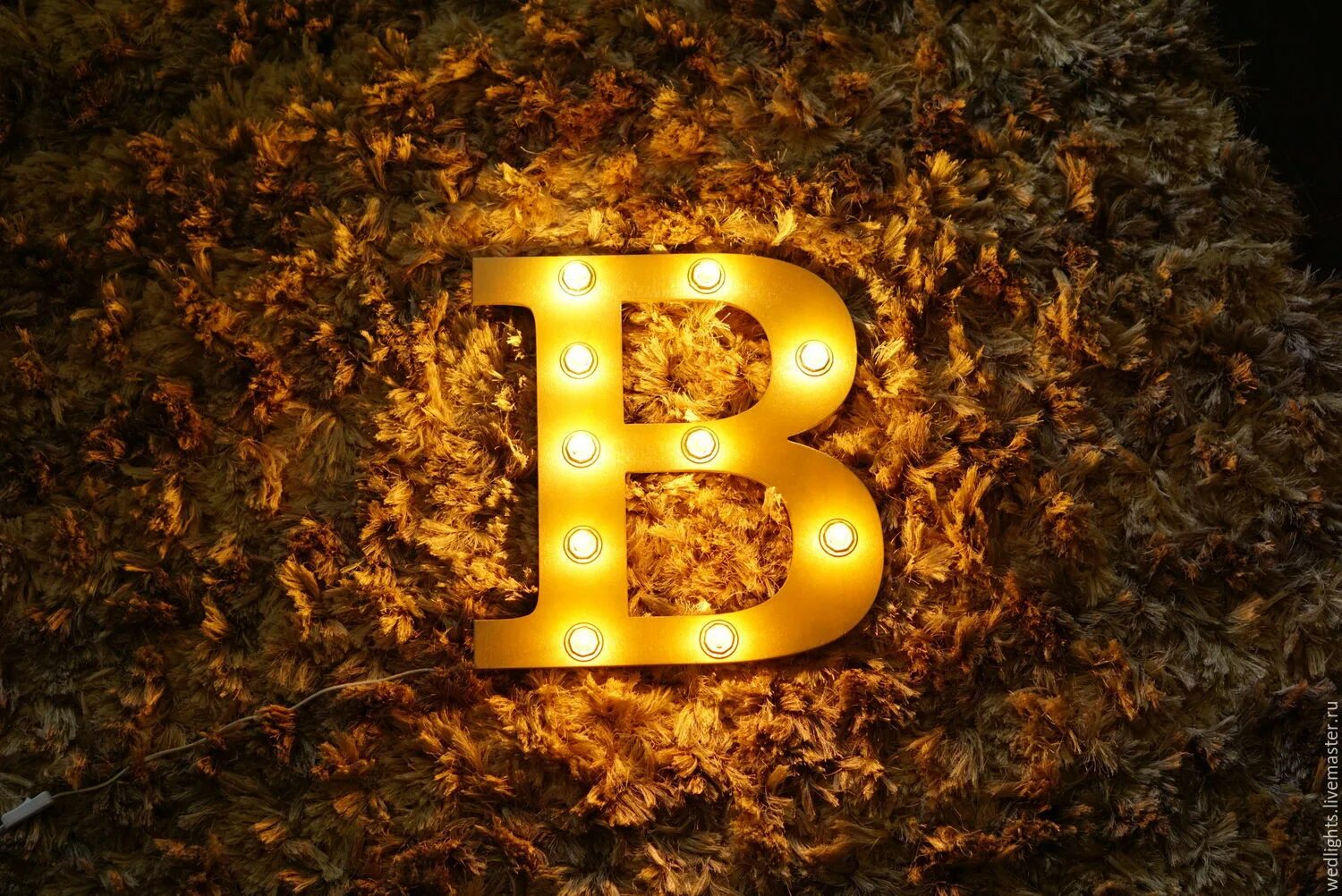 И т д на фоне. Буква b. Красивая буква b. Буква b красивая на аву. Фото буквы б.
