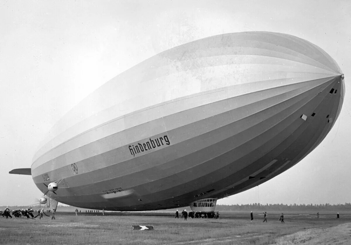 Airlander 10 крушение. Самый большой дирижабль в мире. Цеппелин lz 129 гинденбург,. Дирижабль airlander 10 внутри. Airlander 10 внутри.