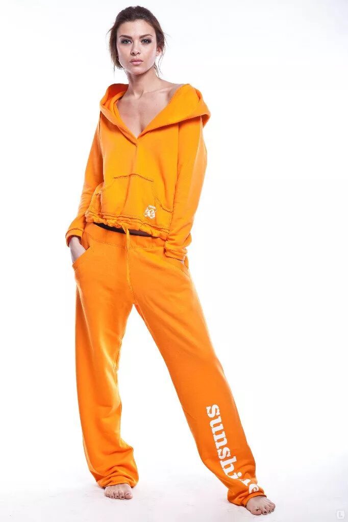 Спортивный костюм. Комбинезон женский спортивный. Оранжевый спортивный костюм женский. Оранжевый комбинезон женский.