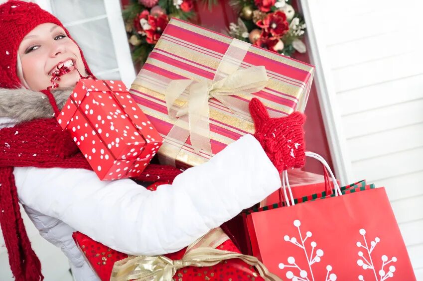 Go shopping presents you. Новогодние подарки. Подарок на новый год. Новогодний шоппинг. Подарок девушке.