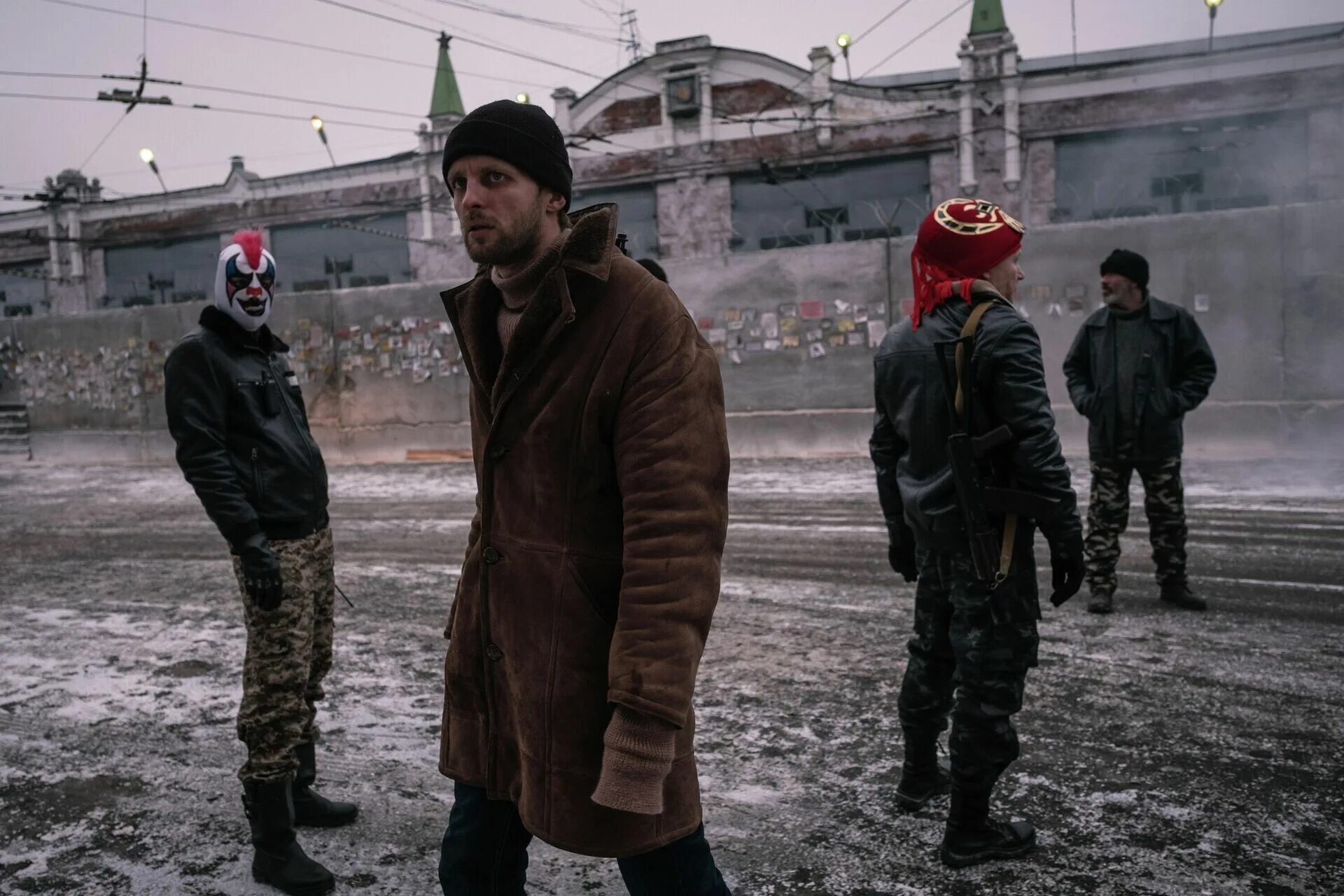 Вокруг него