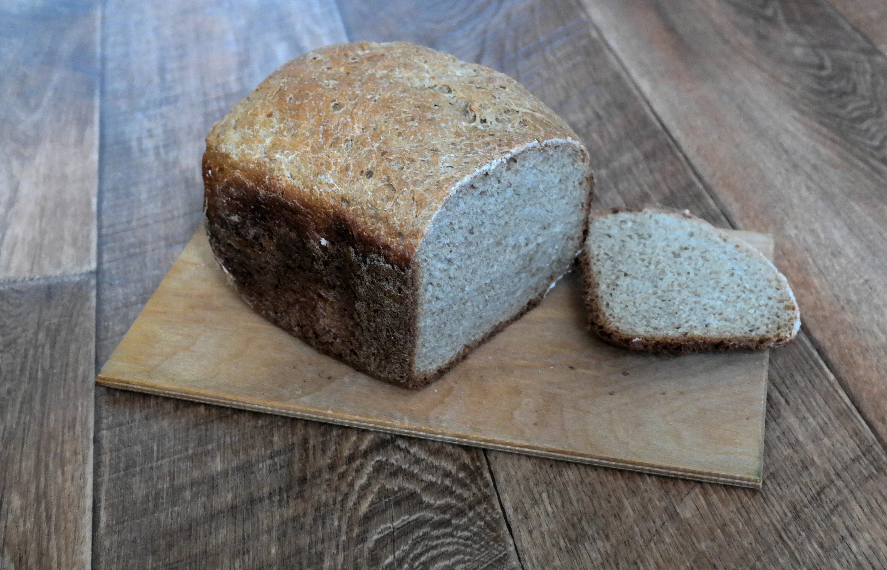 итальянский хлеб. хлеб чесночный ржаной лента. хлеб с сыром. ржаной хлеб с чесноком. хлеб чесночный с зеленью.