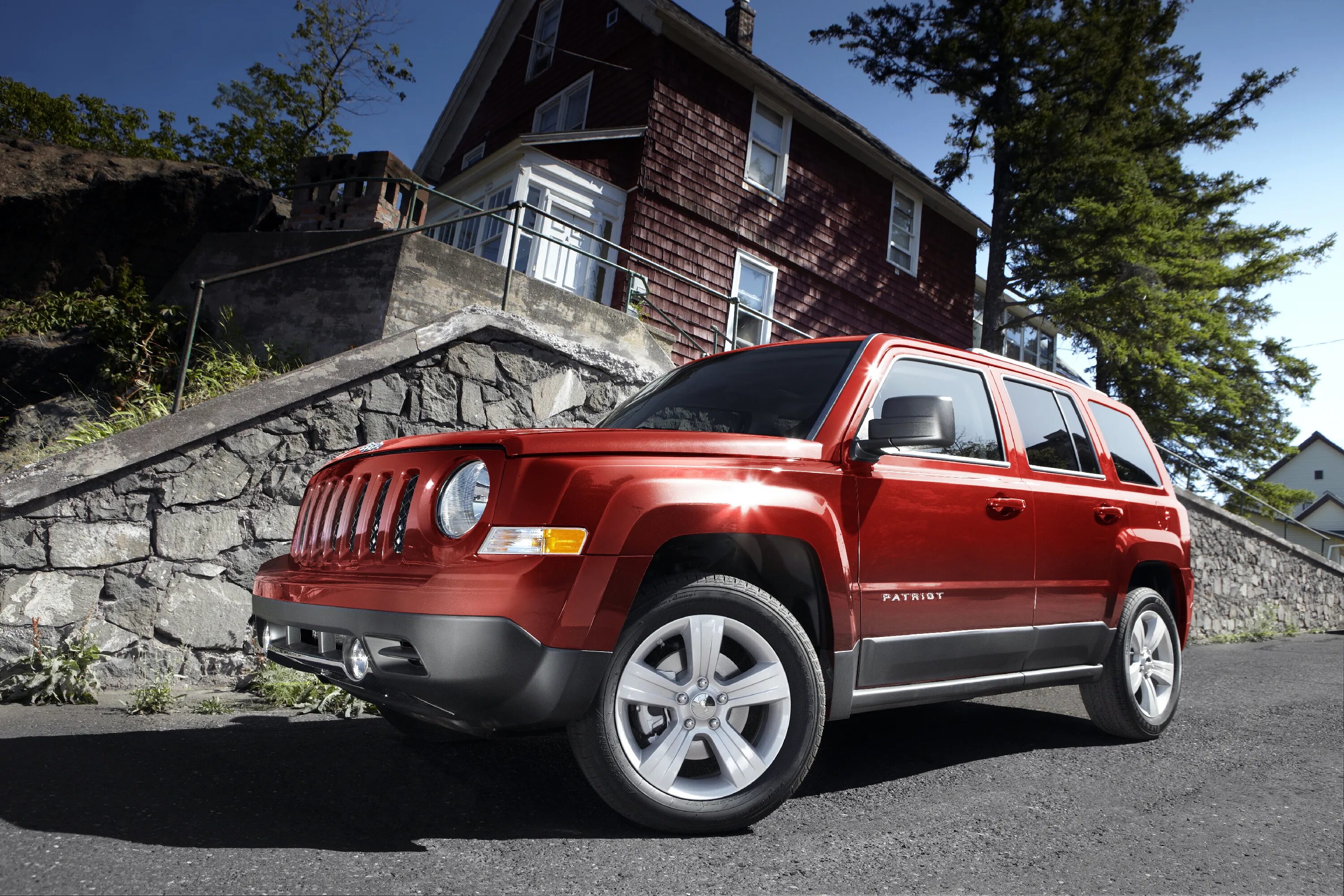 Машина джип фото. Jeep Patriot 2011. Jeep Patriot 2015. Jeep Cherokee Patriot 2015. Jeep 2011 Red.