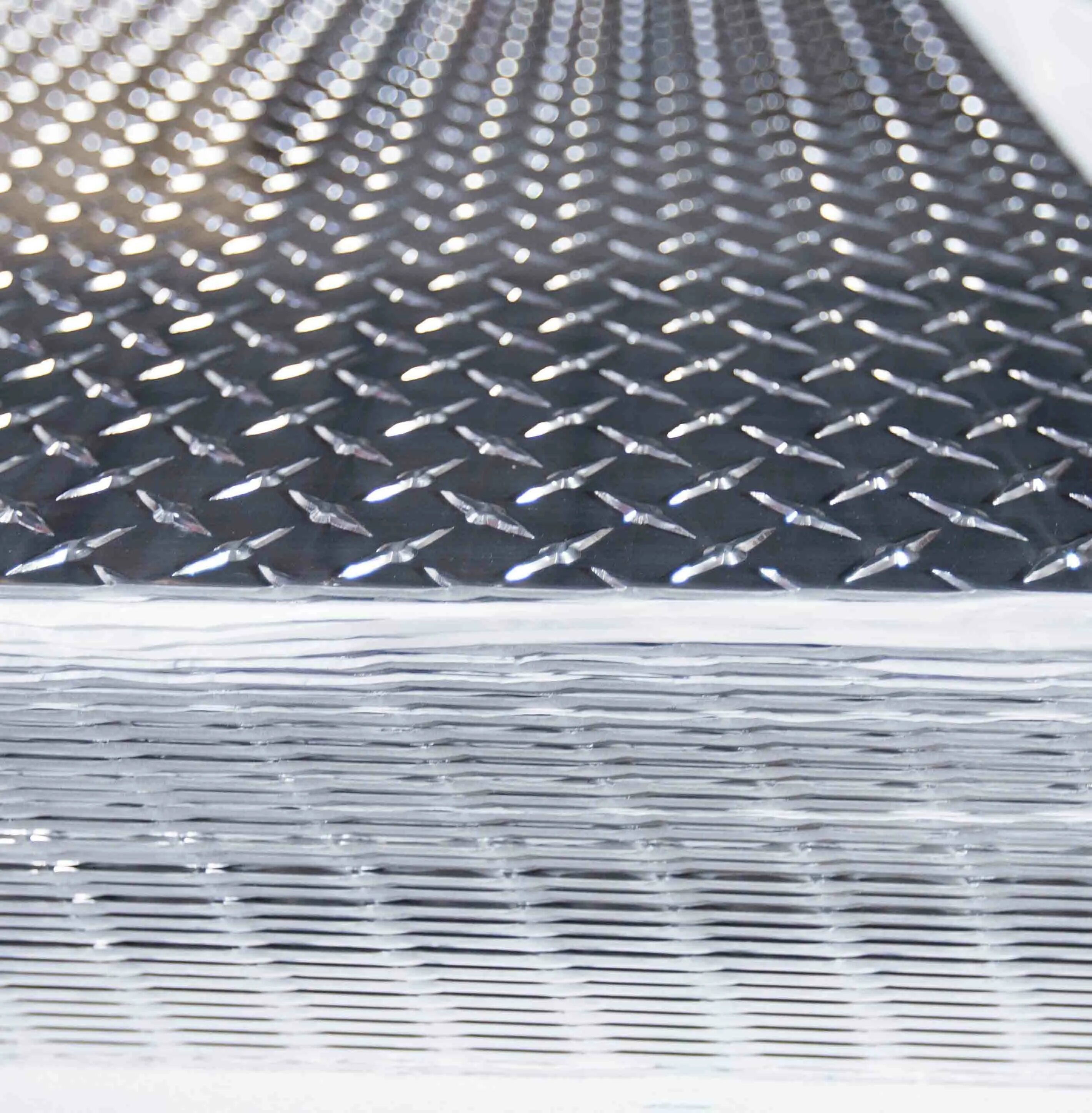 Армированный алюминий. Алюминий рифленый даймонд. лист 1050н22. рифленый лист даймонд. алюминиевый рифленый лист 2 мм даймонд.