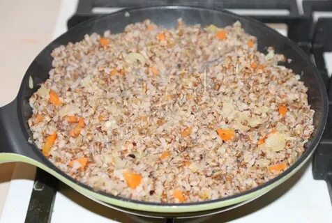 Гречка с мясом и морковью на сковороде
