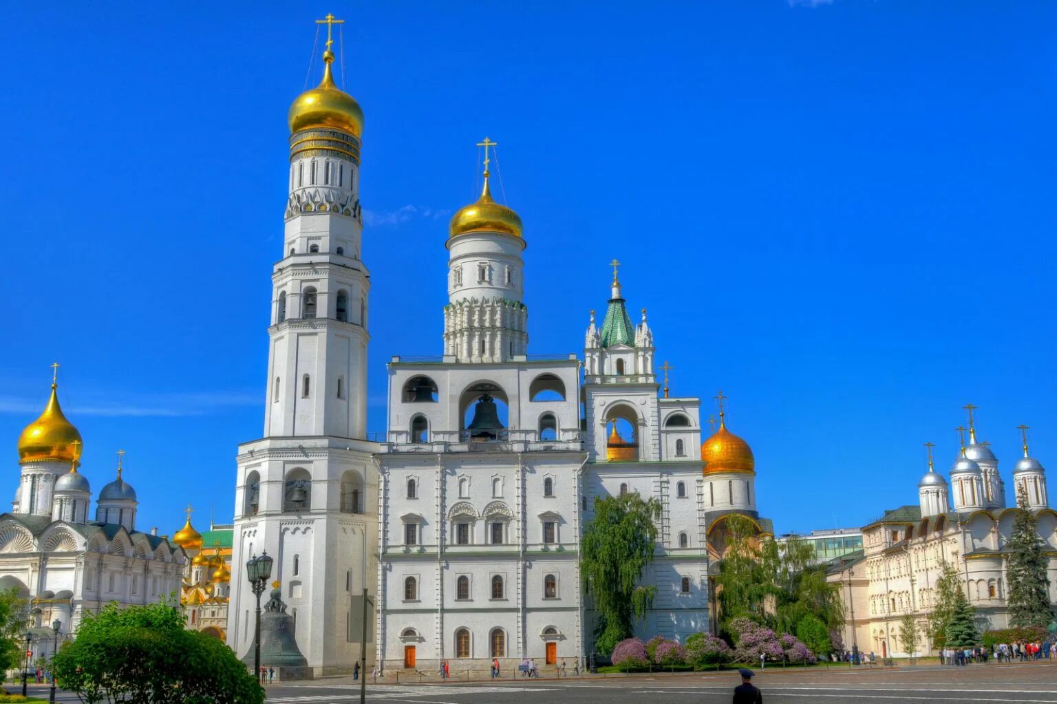 Московский кремль москва ивановская площадь фото. Колокольня Ивана Великого. Колокольня Ивана Великого в Москве. Москва Кремль колокольня Ивана Великого.