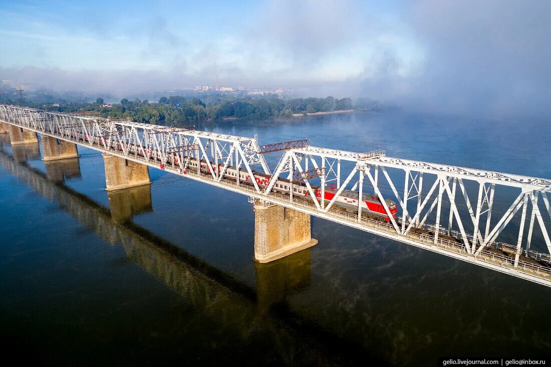 Сколько время в мостах. Железнодорожный мост Новосибирск. Опора железнодорожного моста. Мост в городе. Опоры железнодорожных мостов.