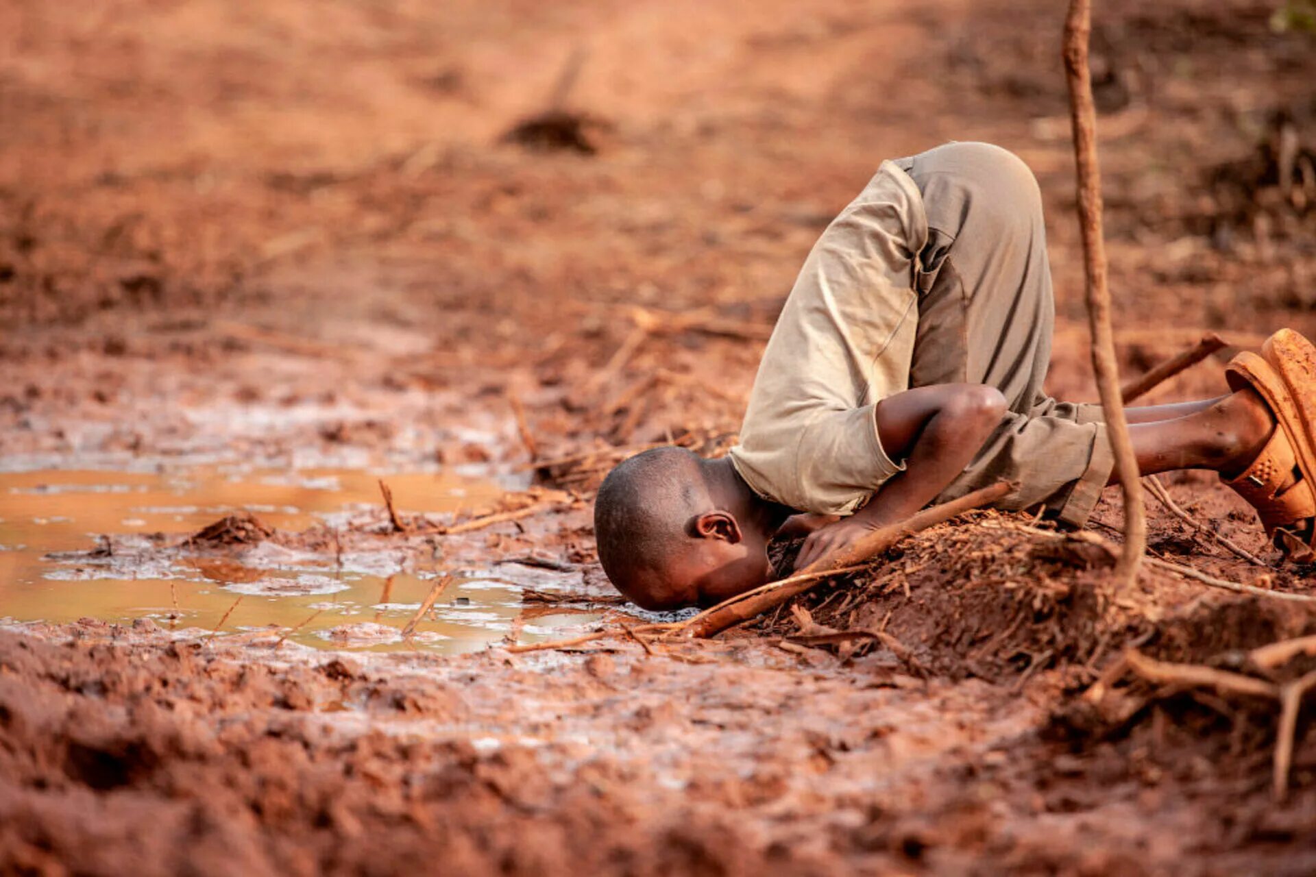 Сколько погибло от голода. Недостаток воды в Африке. Нехватка воды. Дефицит воды.