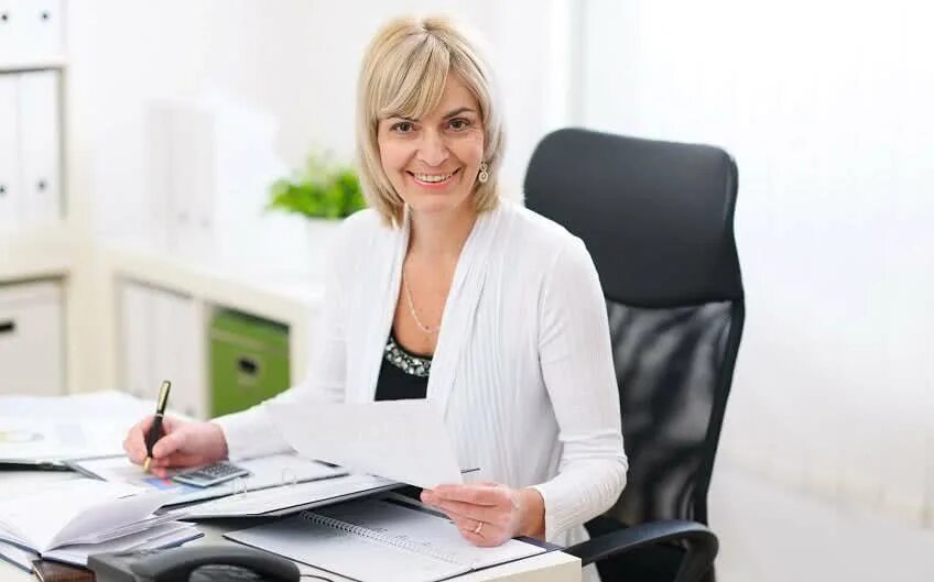 Личные качества для резюме бухгалтера. Главный бухгалтер. Женщина бухгалтер. Главный бухгалтер опыт работы. Бухгалтер мужчина.