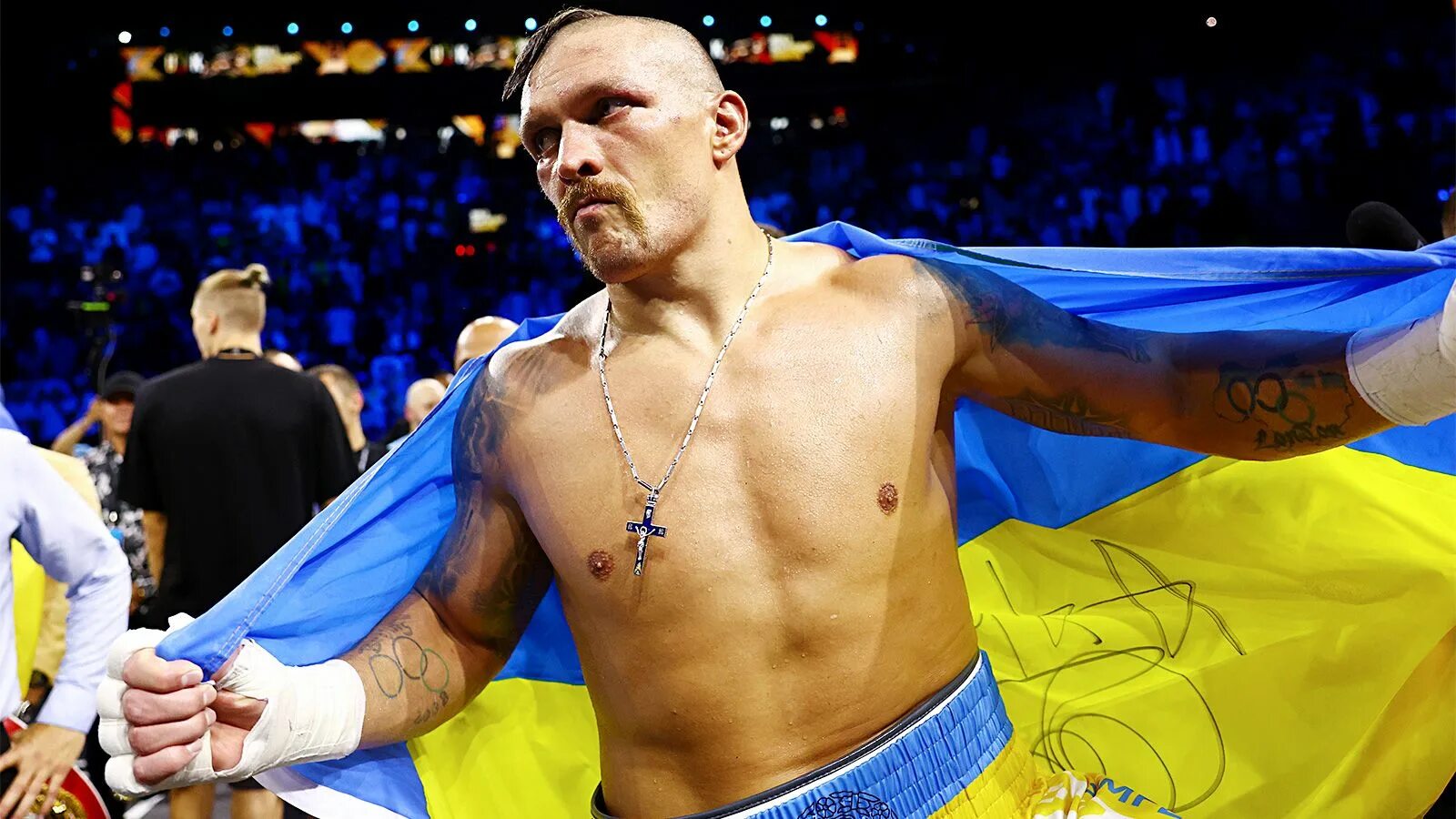 Боксер усик бои. Боксер усик бои. Тайсон фьюри бокс. Бокс усик дюбуа. Усик фьюри.