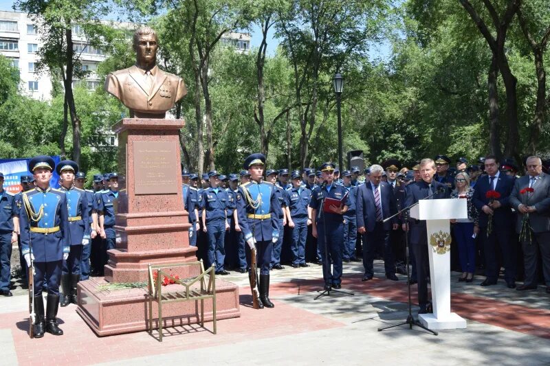 Бюст роману Филиппову в Воронеже. Бюст роману Филиппову Борисоглебск. Памятник роману Филиппову в Воронеже. Памятник роману Филиппову в Борисоглебске.