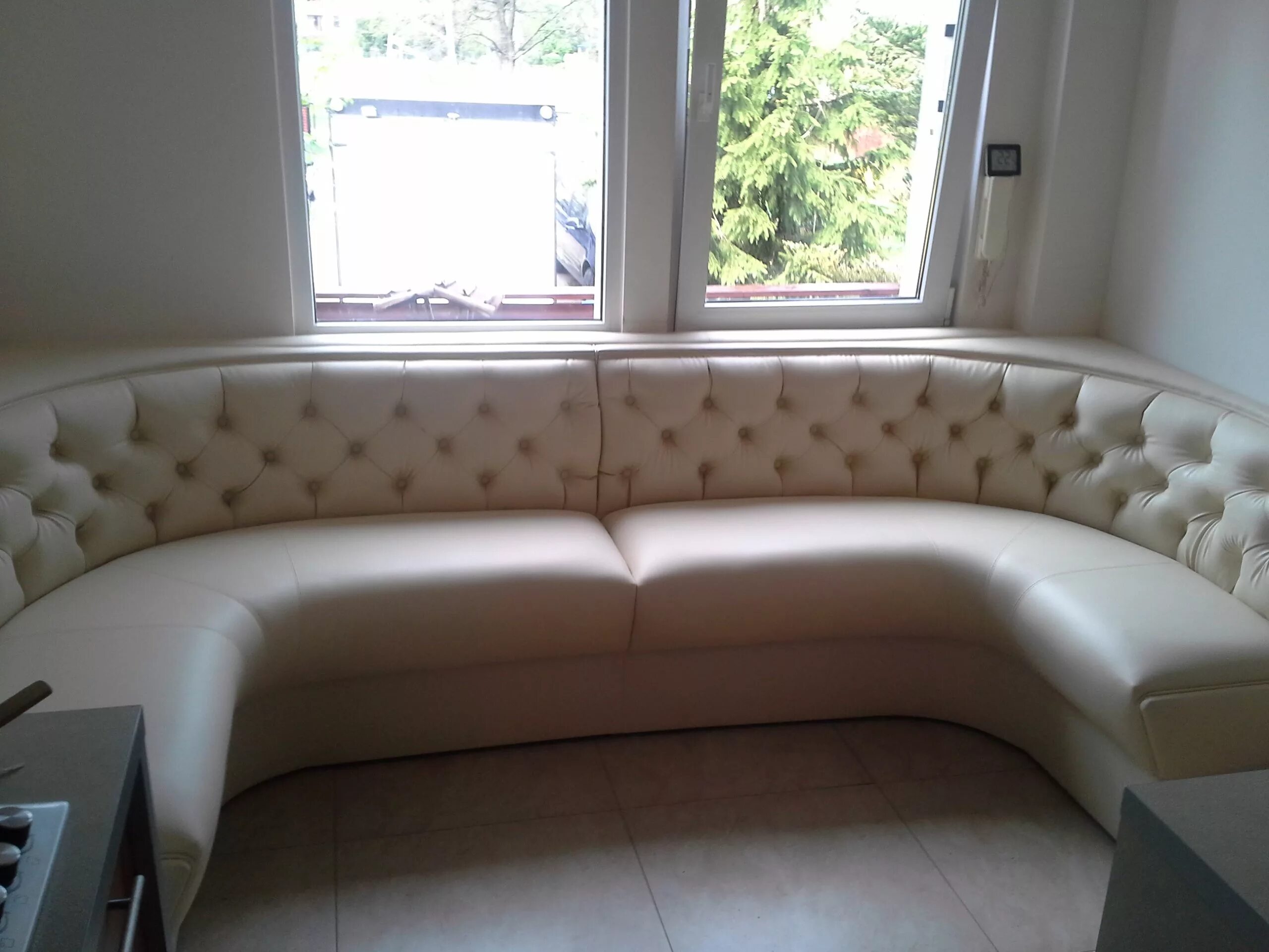 Диван полукруглый Oregon Royal 61. Полукруглый кухонный диван. Полукруглый диван для кухни. Полукруглый диванчик.