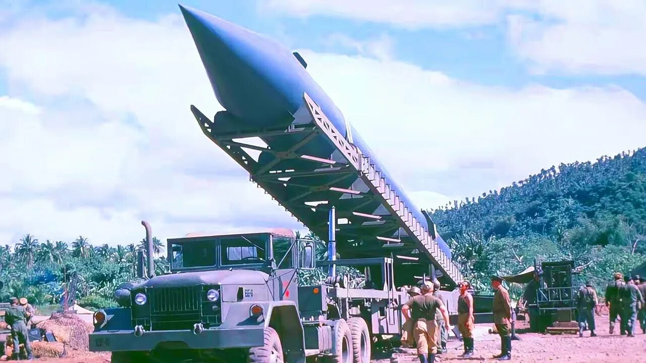 Кризис ядерной войны. Советские ракеты на Кубе 1962. Карибский кризис ракеты на Кубе. Карибский кризис советские ракеты на Кубе. Ядерные ракеты СССР на Кубе.