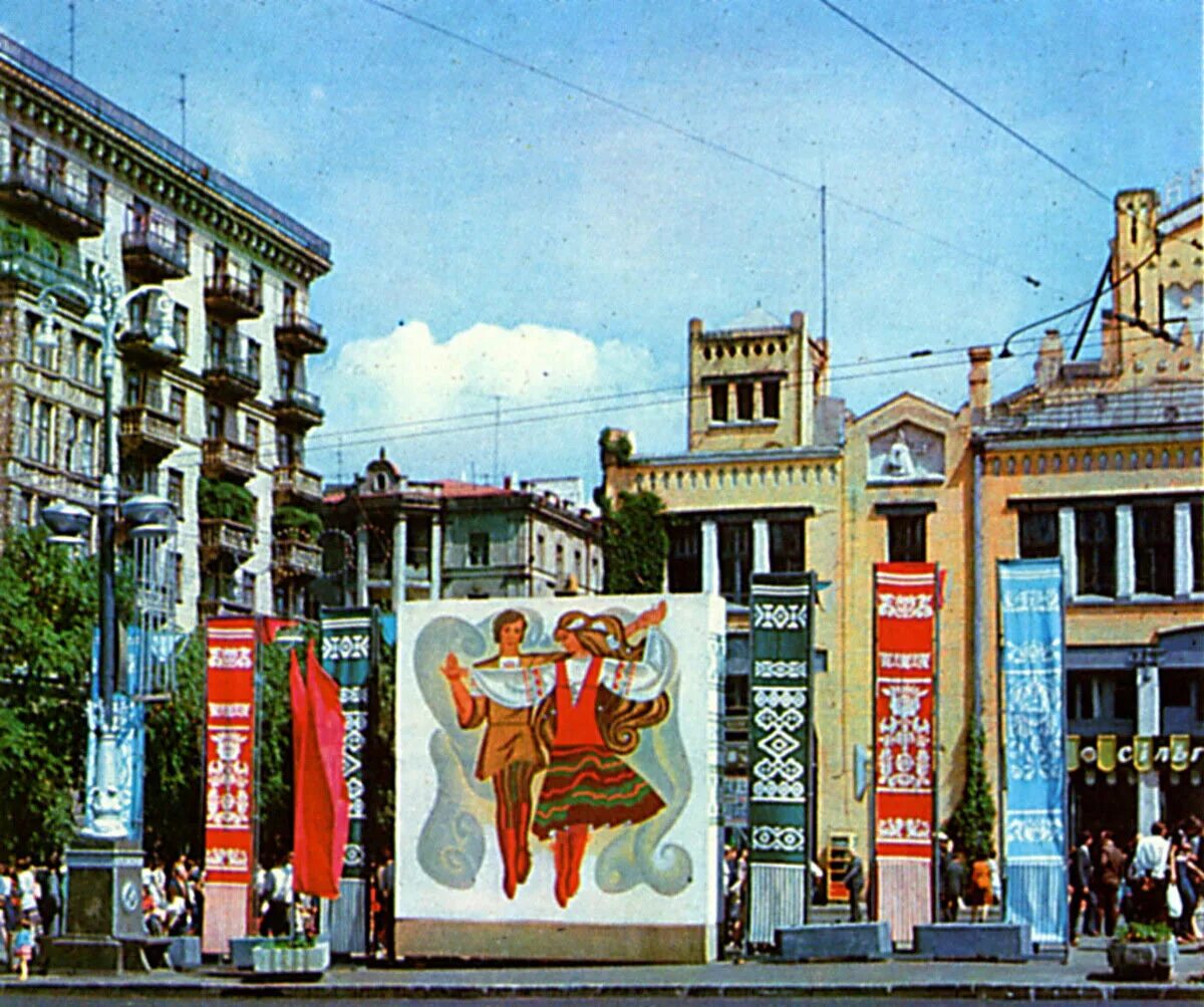 Москва ссср 1950. Сталинская архитектура магнитогорск ссср. Москва 70е -80е. Архангельск 80-е. Москва ссср улица горького 1950-е.