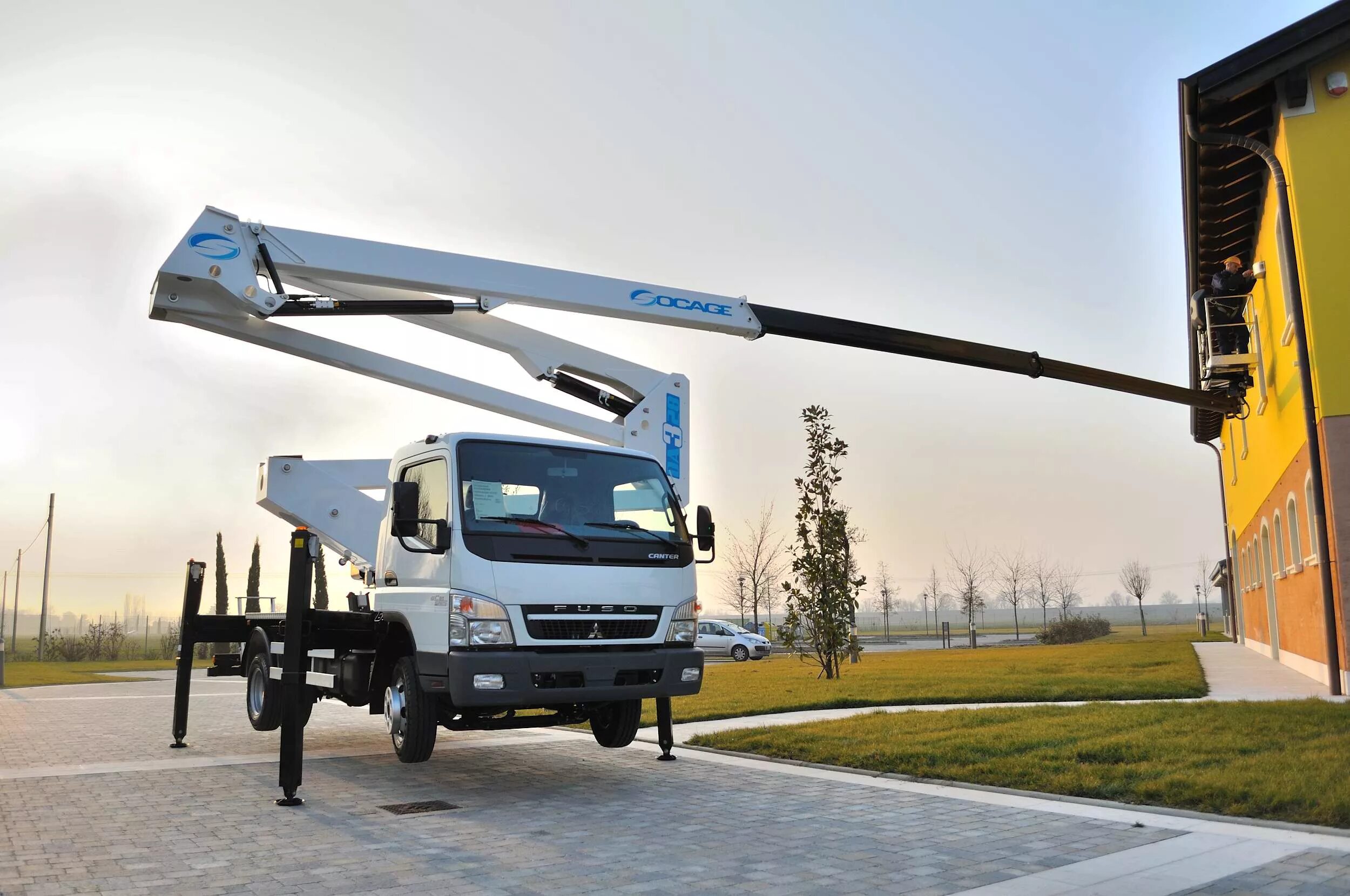 Автогидроподъемники 45 метров. Horyong sky 400. Автовышка isuzu elf 18 метров. Вышка агп стрела 12 метров. Камаз агп 28 метров.