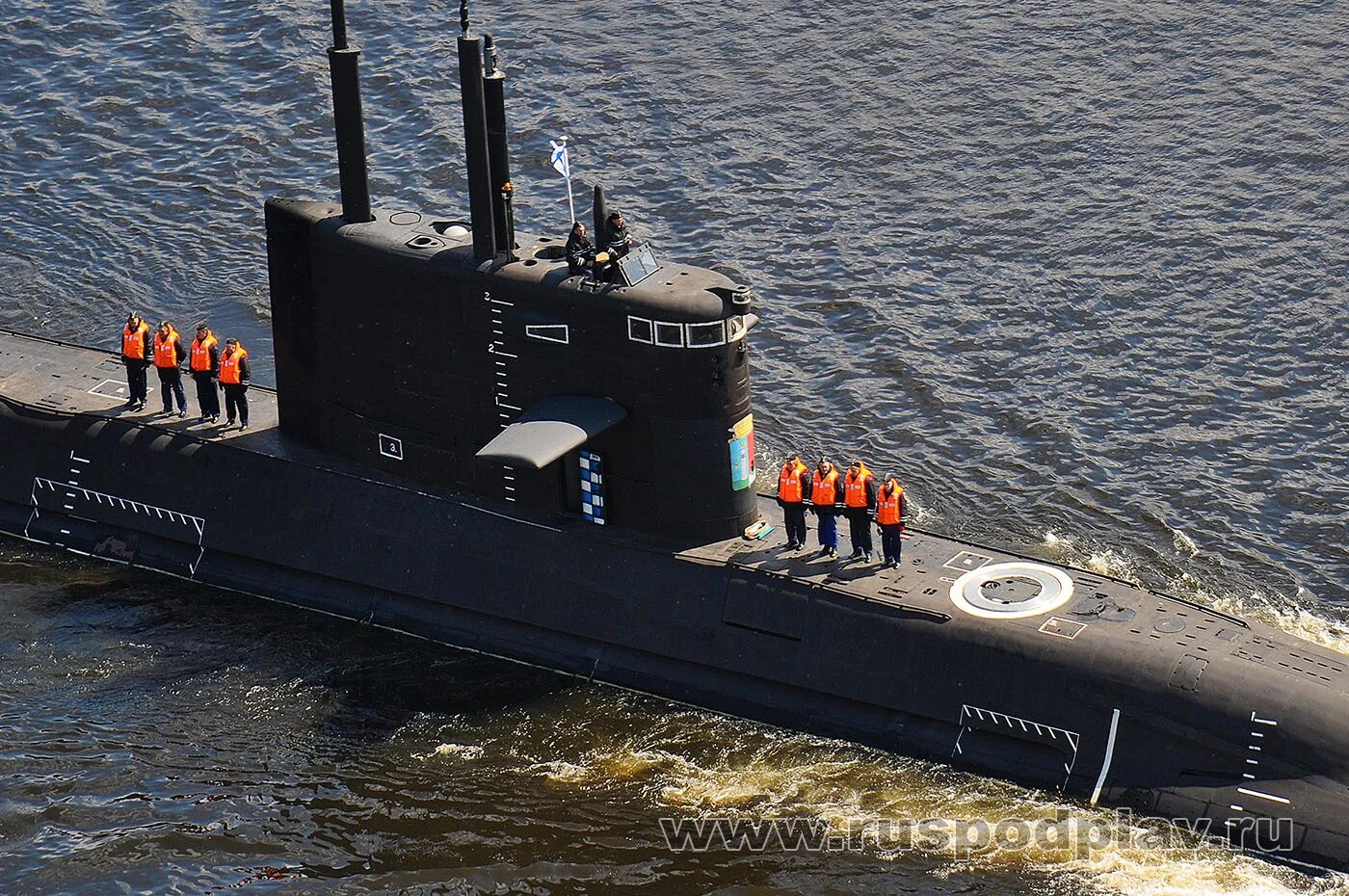 подлодка лада проект 677. подводная лодка "кронштадт" проекта 677 "лада". апл дмитрий донской на параде в кронштадте. подлодка кронштадт проекта 677 лада. подводная лодка "кронштадт" проекта 677 "лада".