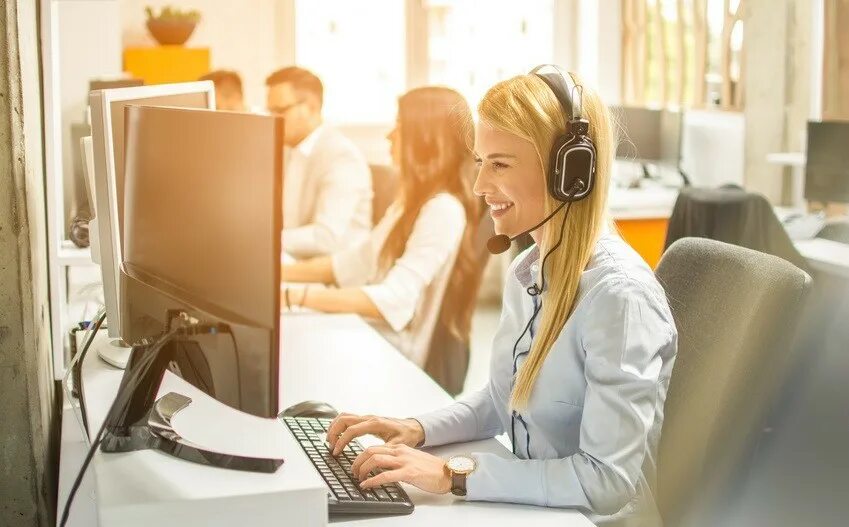 8700 оператор. Skoll centre. колл центр. девушка колл центр. оператор call центра.