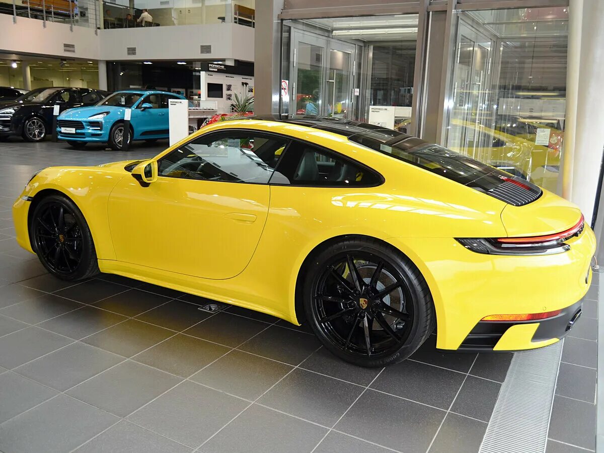 Телефон 8 992. Porsche 911 Carrera 4s 992. Porsche 911 Carrera 4s. Желтая 911 Porsche Carrera 4s. Porsche 911 Carrera 4s 2021.