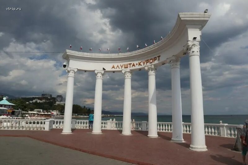 Окрестность алушты. Алушта. Ротонда. Ротонда Крым Алушта. Достопримечательности Алушты Ротонда. Ротонда улица набережная, Алушта.