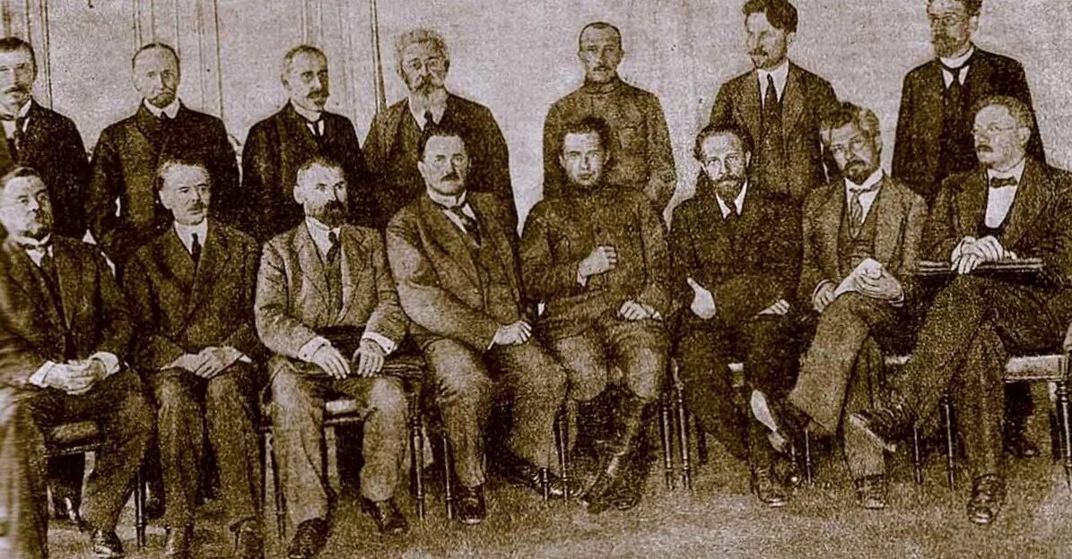 глава временного правительства в июле-октябре 1917 г. первый председатель временного правительства 1917. председатель третьего коалиционного временного правительства 1917. председатель временного правительства август 1917. первый состав временного правительства март 1917.