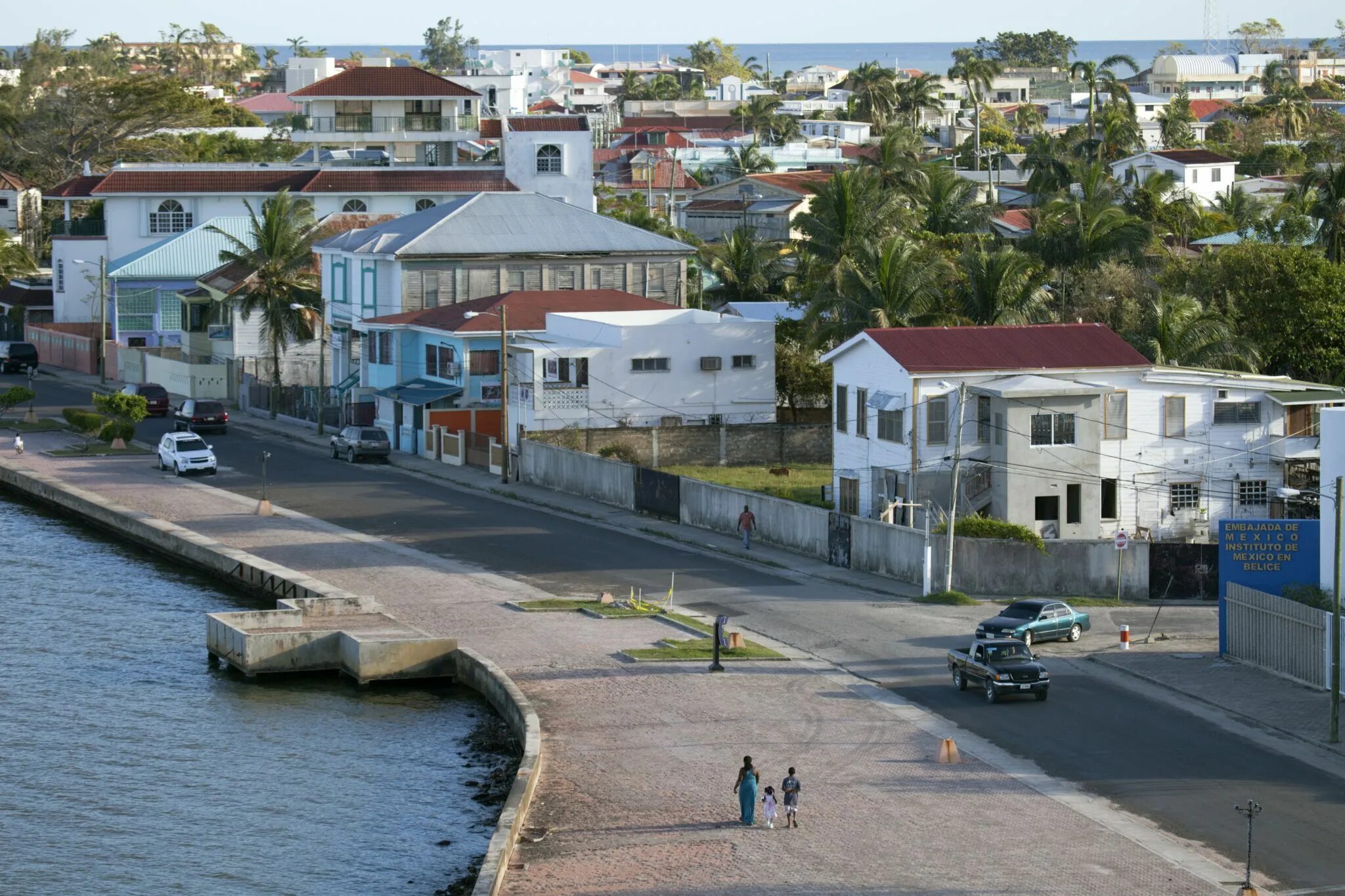 Площадь белиза. Площадь белиза. Белиз сити. Белиз города белиза. Ambergris caye карибское море.