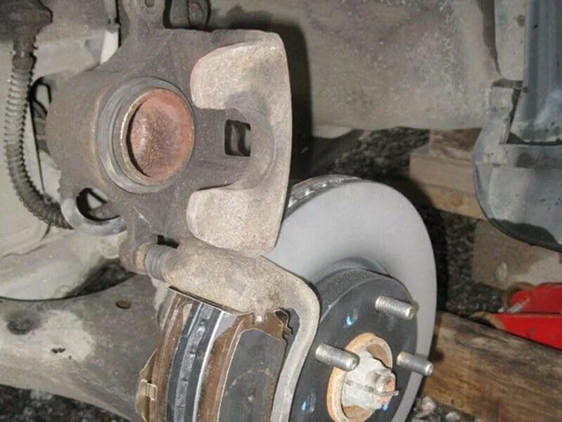 Tucson tl тормозные колодки. Задние колодки хендай туссан 2008. Передние тормозные диски hyundai tucson 2008. Колодки ручника ix35. Задние тормозные колодки ix35.