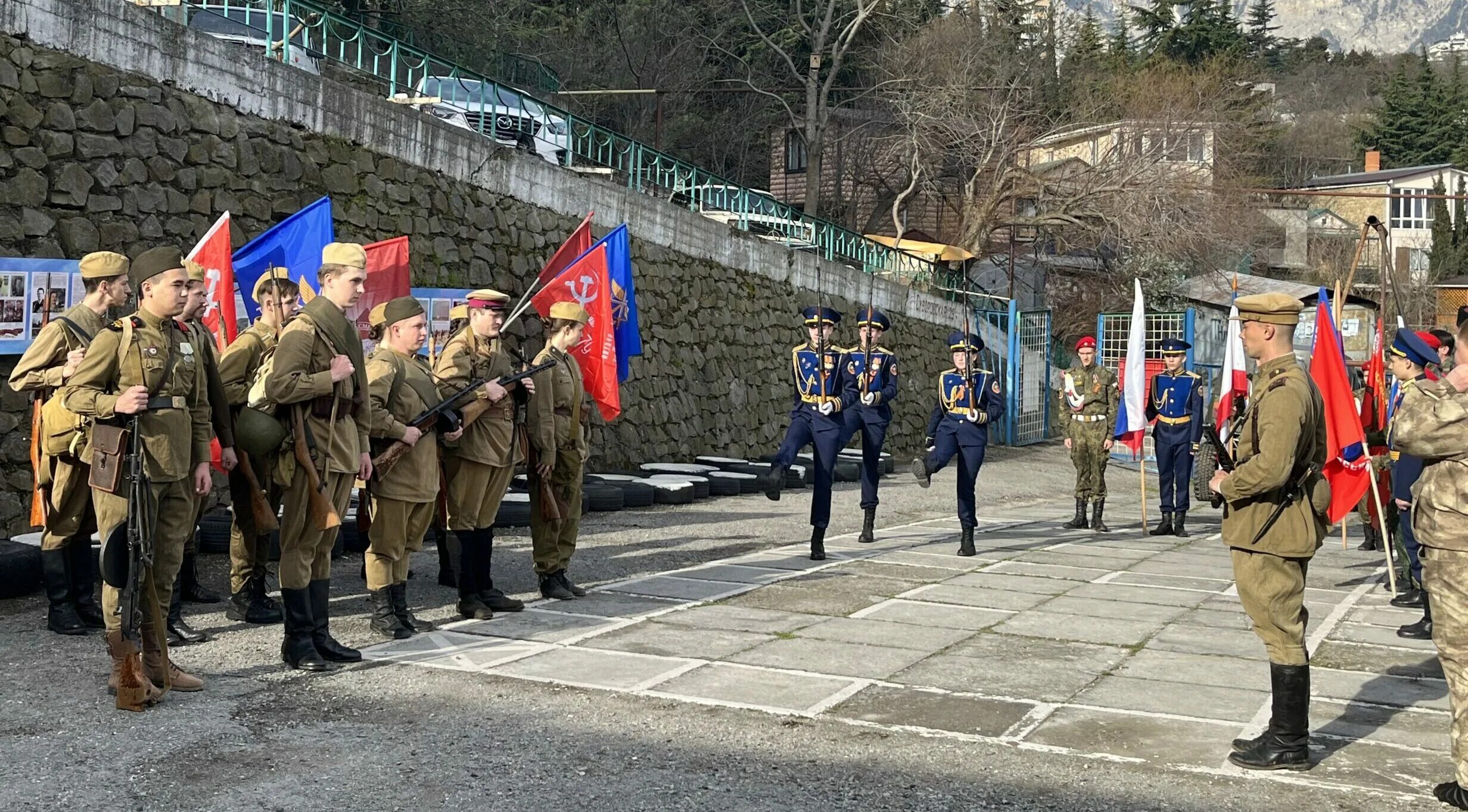 Освобождение Ялты 1944. Реконструкторы Крым. Освобождение Алушты 1944. День освобождения Ялты. Освобождение керчи от немецко фашистских захватчиков