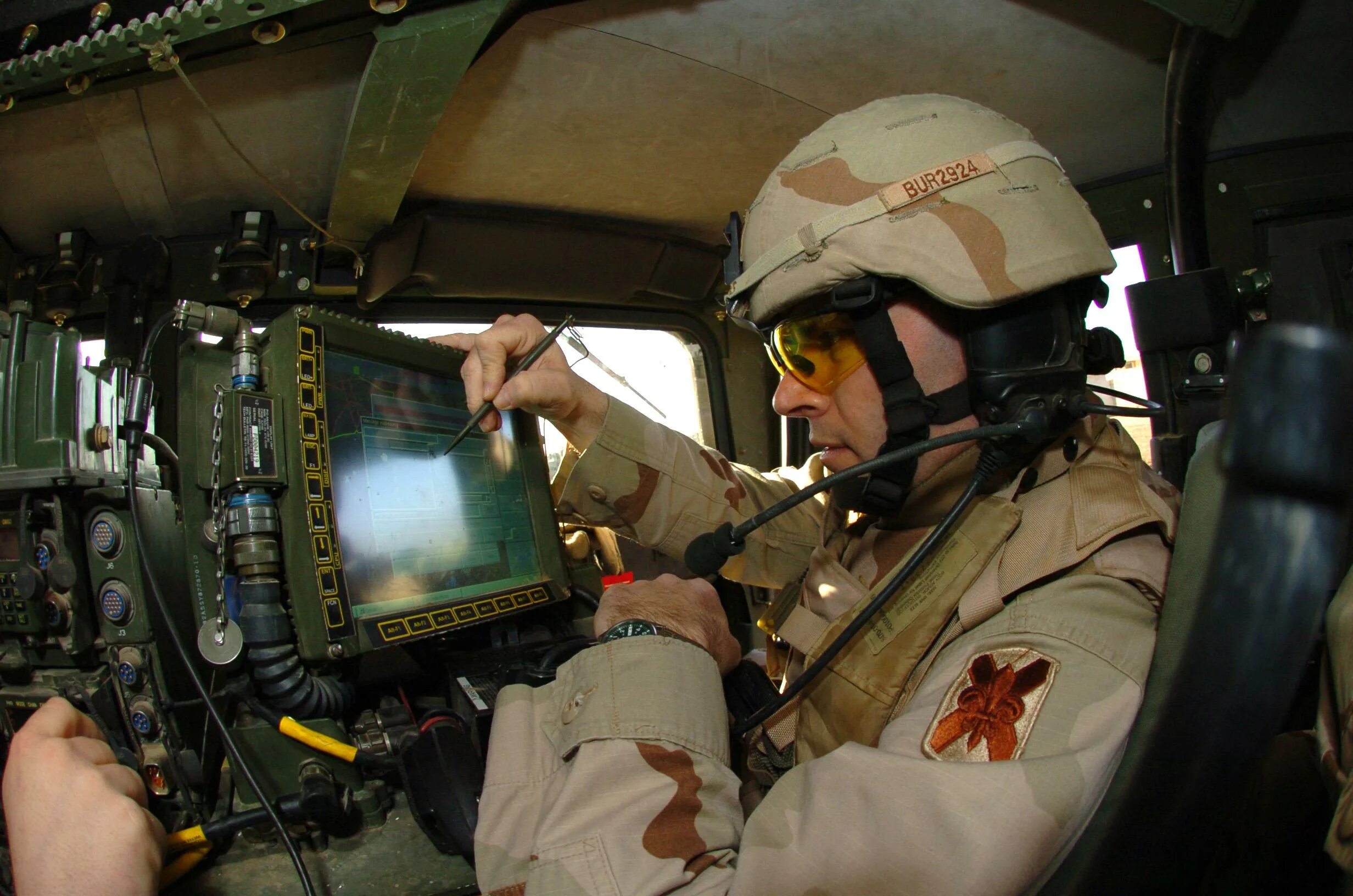 Нанотехнологии в военном деле. Военный ноутбук. Топографическая служба вс рф. Войска вкс в россии. Военный пункт управления.