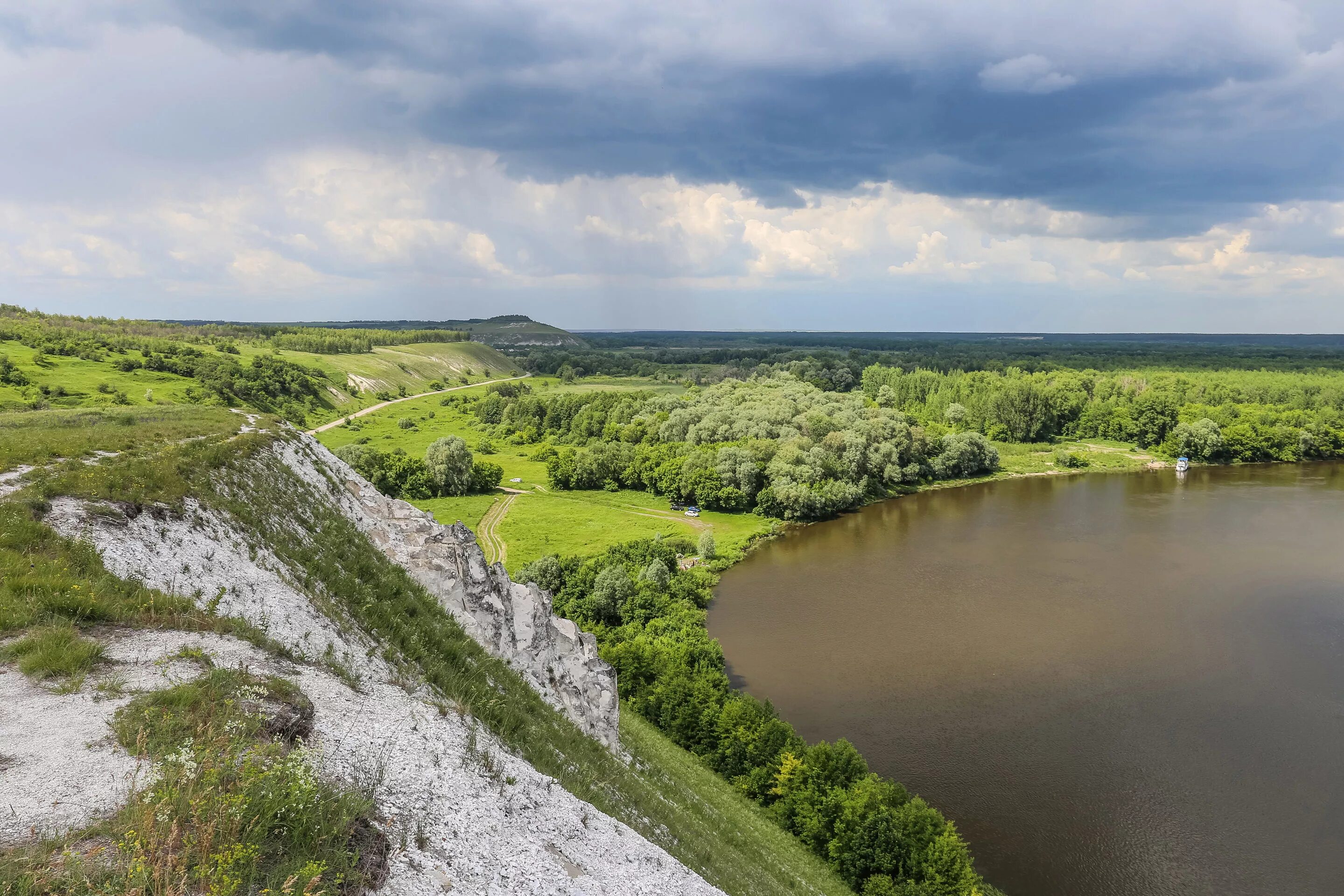 Белогорье воронежская область. Белогорье воронеж. Село белогорье. Меловые горы воронежской области белогорье. Павловск воронежская область меловые горы.