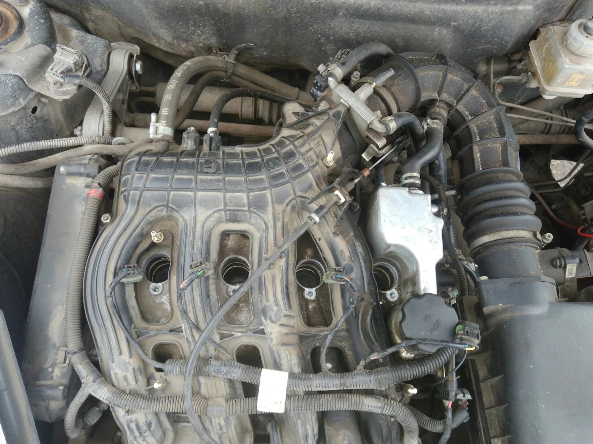 Инжектор двигателя приора. Впуск лада приора 16 клапанная. Инжектор двигателя приора. Двигатель лада приора 1. Мотор ваз 21114 8 клапанов.