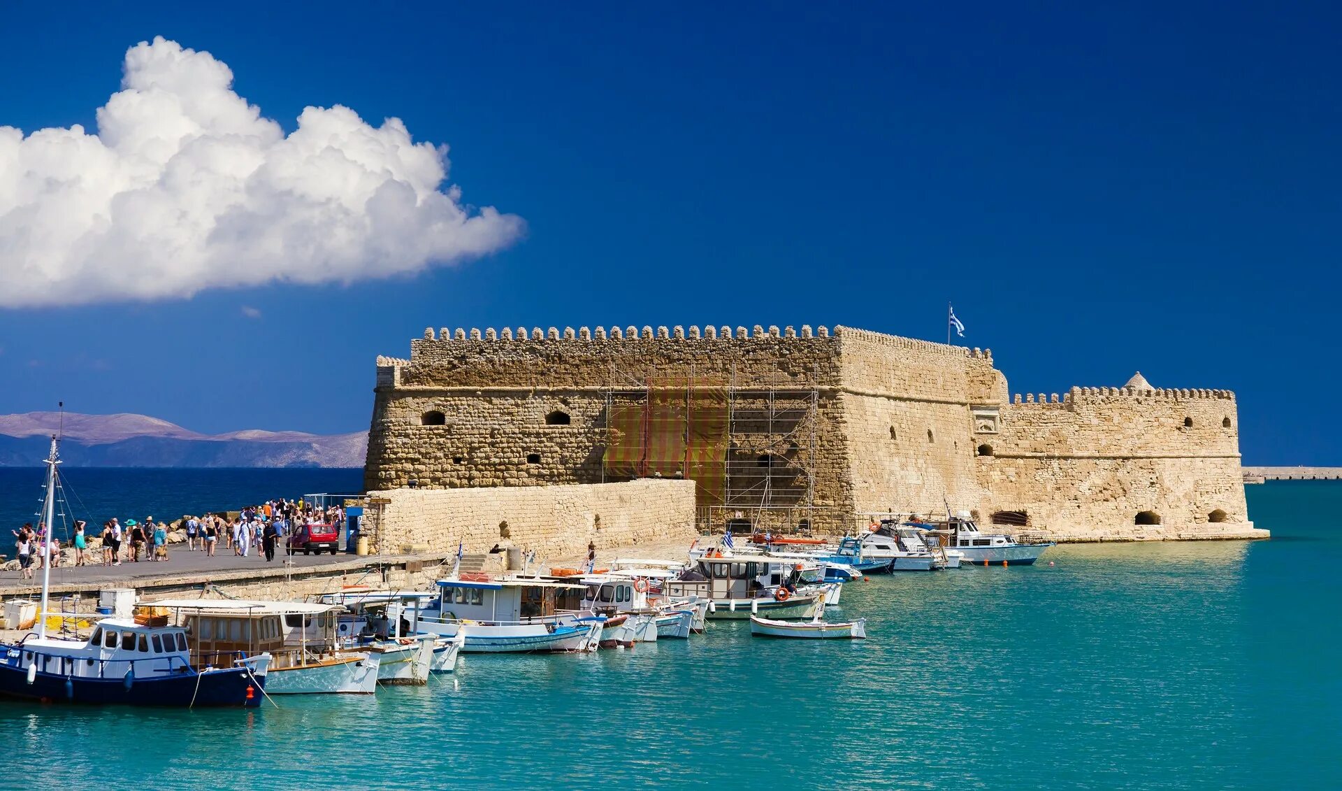 Остров Крит Ираклион. Heraklion Греция. Венецианская гавань Ираклион. Крепость Кулес Крит.
