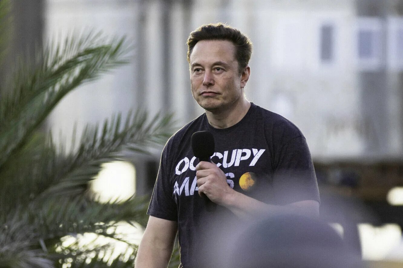 Илон маск в день зарабатывает. Илон маск 2025. elon musk 16:9. илон маск и джастин. elon musk haqida.