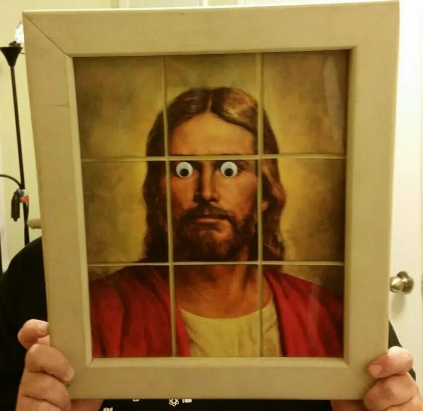 Иисус осуждает. Бог удивляется. Иисус с сигаретой. Удивление бога. Бог удивлен.