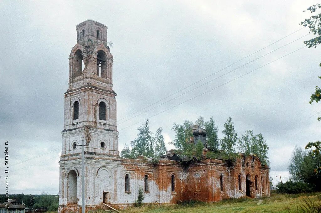 Середниково шатурский. Середниково Шатурский район храм. С Середниково Шатурский церкви. Церковь в селе Середниково Шатурского района. Алексеевский храм Середниково.