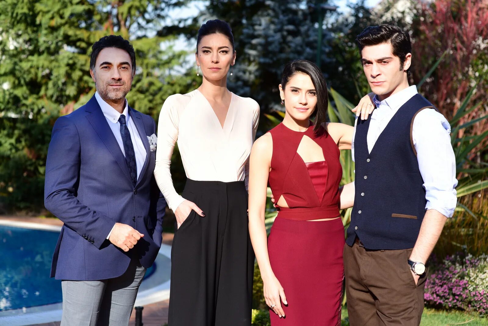 Сериал королева ночи турция 1 серия. Турку королева ночи. Gecenin kraliçesi турецкий сериал. Турецкий фильм королева ночи. Турецкий фильм королева ночи.