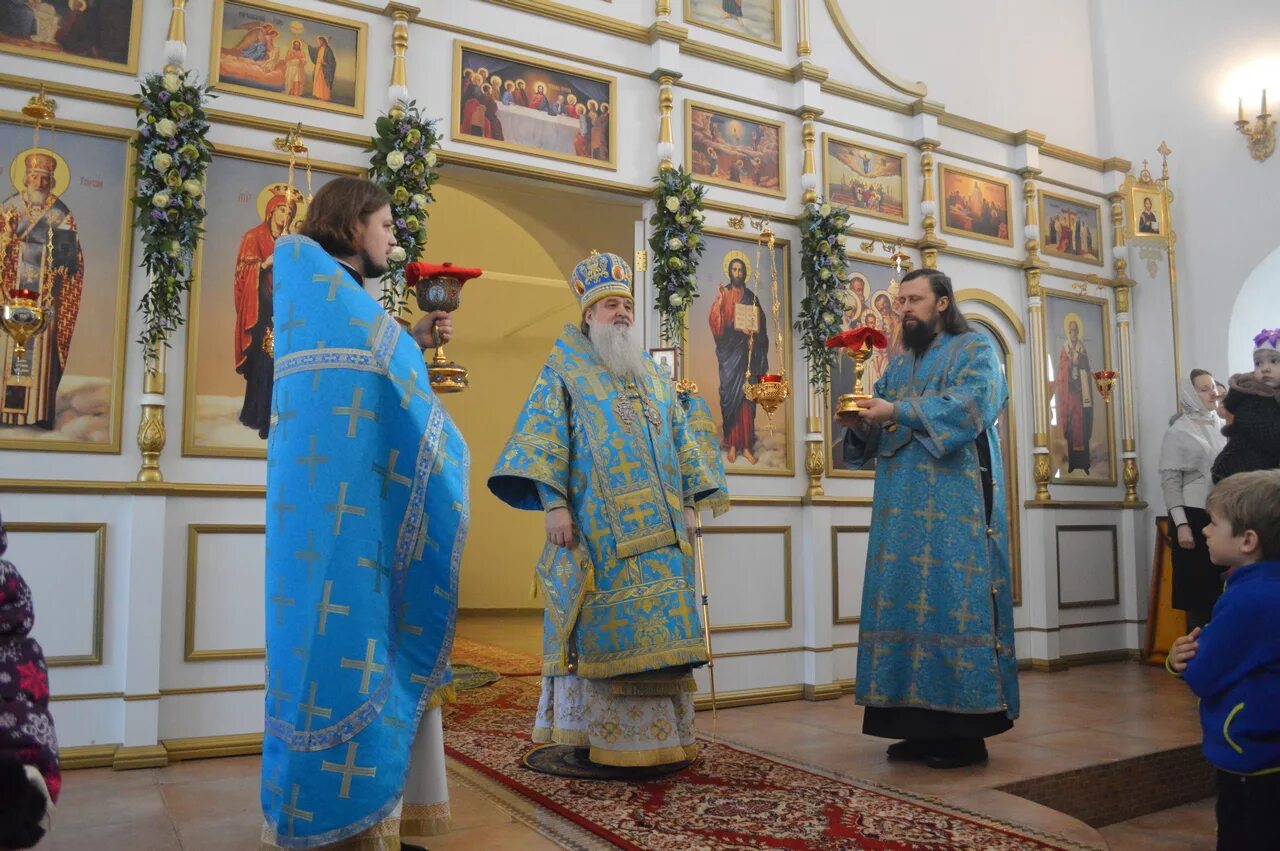 Духовенство серпухова фото. 5 ноября дмитриевская родительская суббота. Храм петра и павла в лефортово митрополит валентин. Храм петра и павла в лефортово митрополит валентин. Серпухов богослужения в храме.