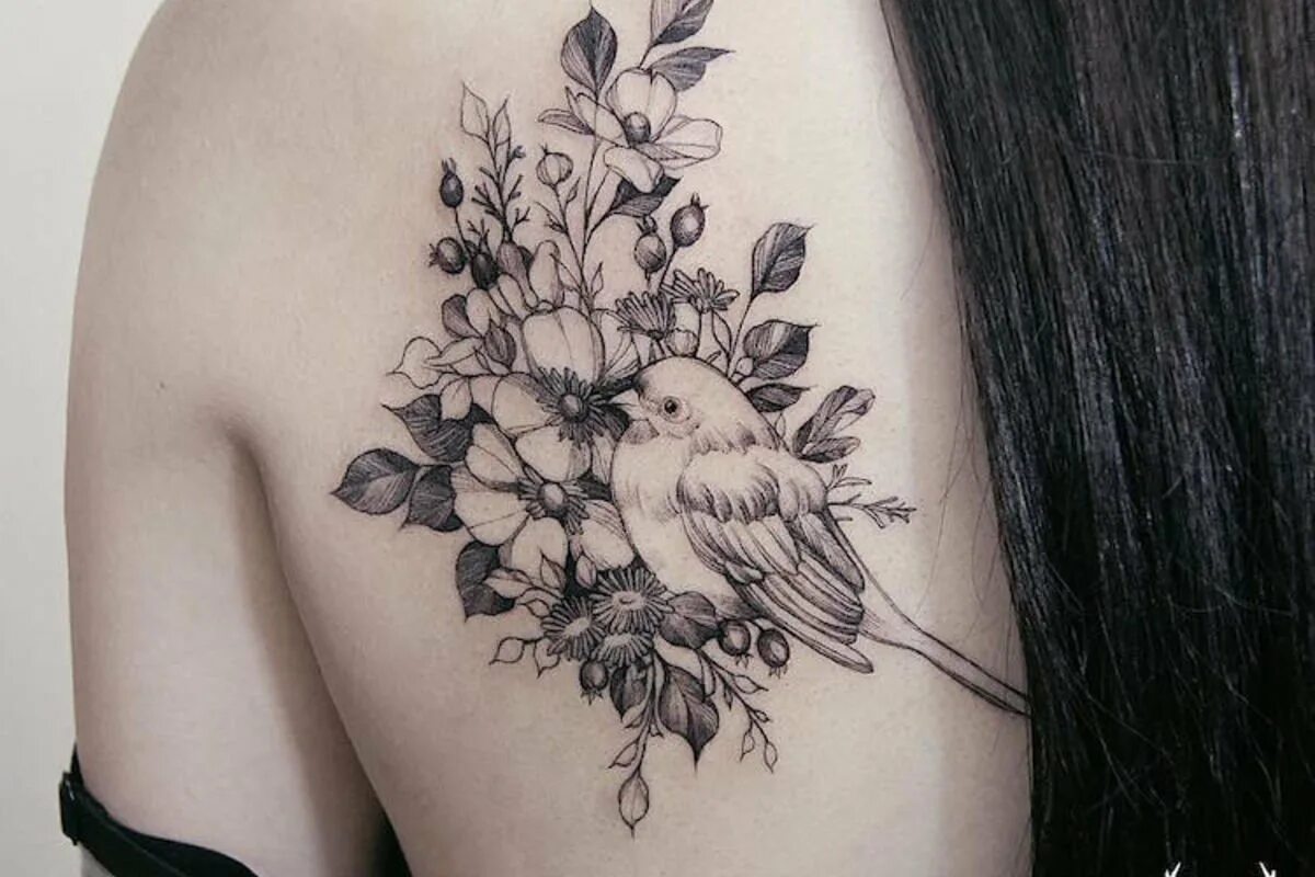 красивые женские тату на лопатке. тату цветы. тату цветы на лопатке для девушек. тату на лопатке для девушек. тату на лопатке.