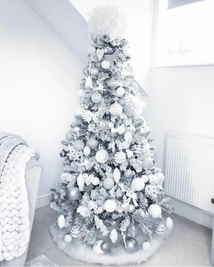 искусственная елка ascot заснеженная 210 см, литая+пвх (forest market). белая елка искусственная. елка белая заснеженная. дизайнерское украшение елки. елка в снегу на прозрачном фоне.