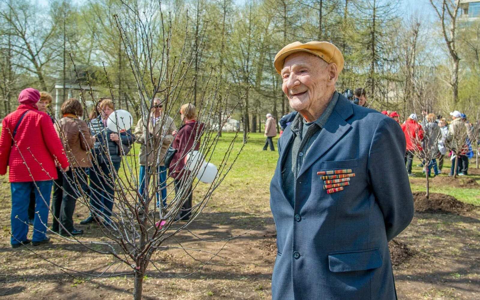 Старики 80 лет. Пенсионеры. пенсионер 80 лет. пенсионерка 80 лет. пенсионеры в россии.