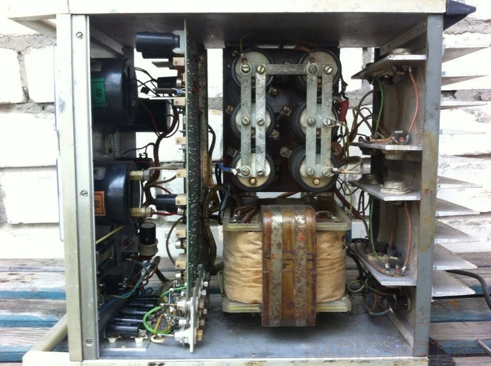 Кожуха аппаратов. Обечайка перемешивающего устройства. Если внутри корпуса аппарата. Крепление печатных плат в корпусе радиоэлектронного устройства. Температура поверхности оборудования не должна превышать.