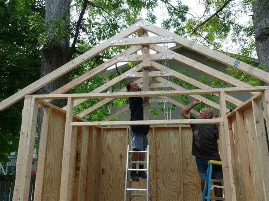 Постройка сарая своими руками. Стропильная система каркасной бытовки. Сарай с двускатной крышей. Крыша сарая. Каркас крыши сарая.