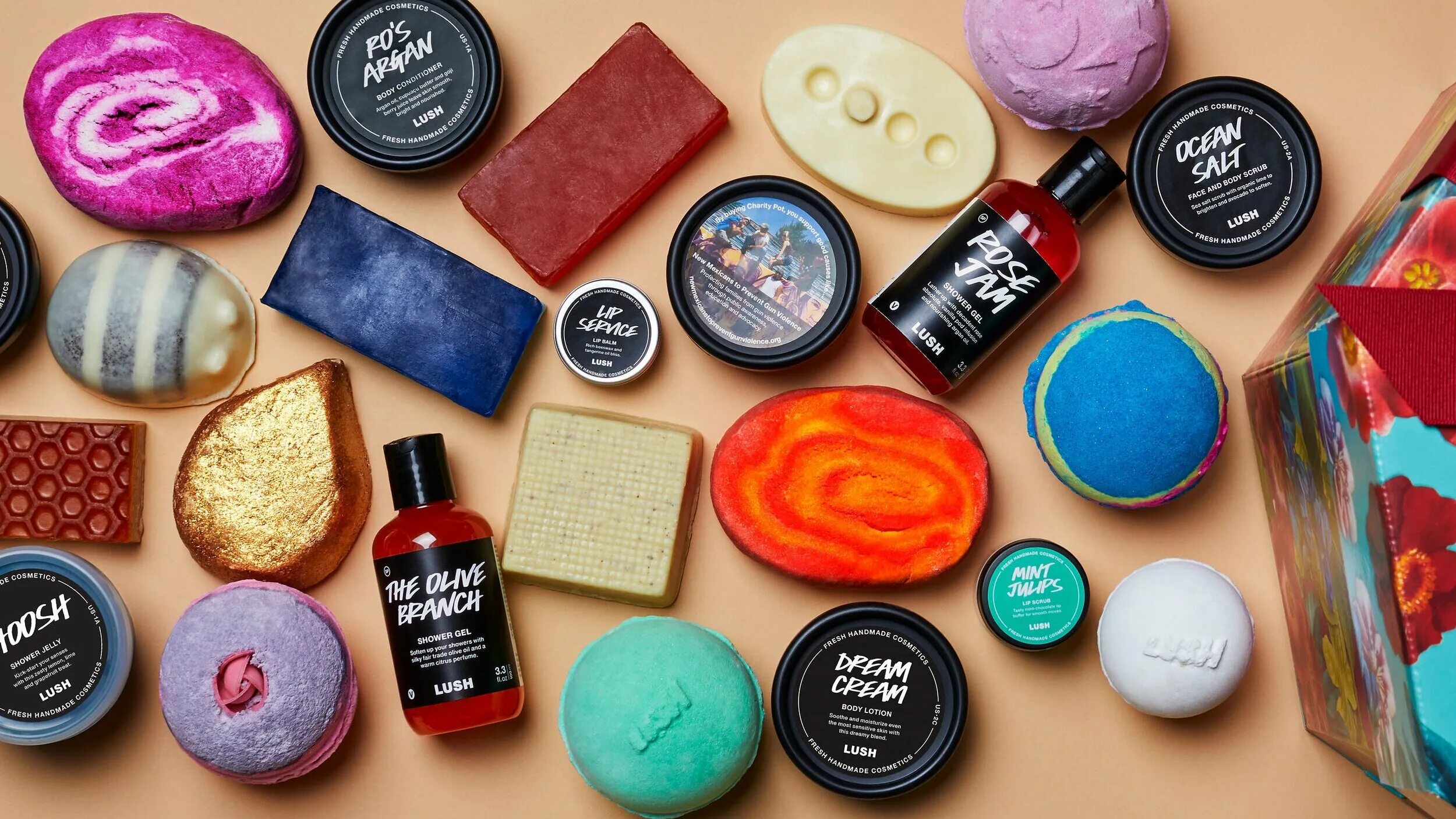 Косметика lush купить. Lush декоративная косметика. Лорен лаш. Lush 3. Продукты lush.