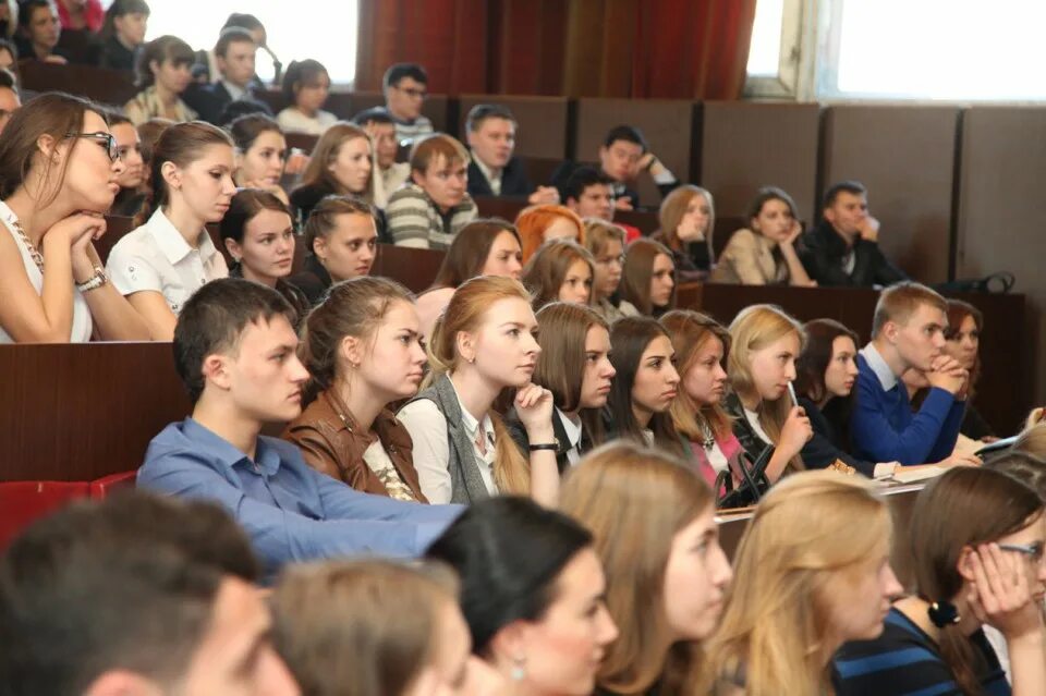 Студенты в вузе. Учеба в техникуме. Бгуки факультеты и специальности. Подготовительное отделение вуза. Рэу плеханова студенты.