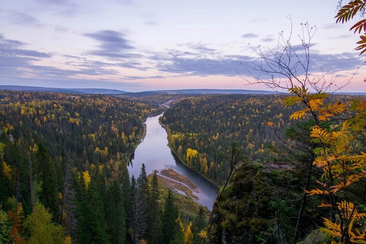 Россия пермская область. Река Усьва Губаха. Пос Усьва Пермский край. Река Усьва осенью. Пермский край Усьва осень.