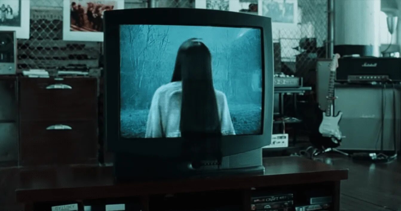 Звонок 1998 фильм актриса из колодца. Вылези из телика. Звонок 2002 самара морган. Звонок 2002 самара морган. Девочка вылезает из телевизора.