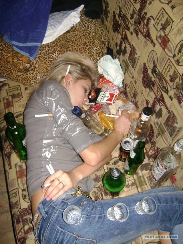 Пьяная русская девочка. Красивые пьяные. Сельский гламур. Пьющие подростки девочки. Пьяные женщины на корпоративах.