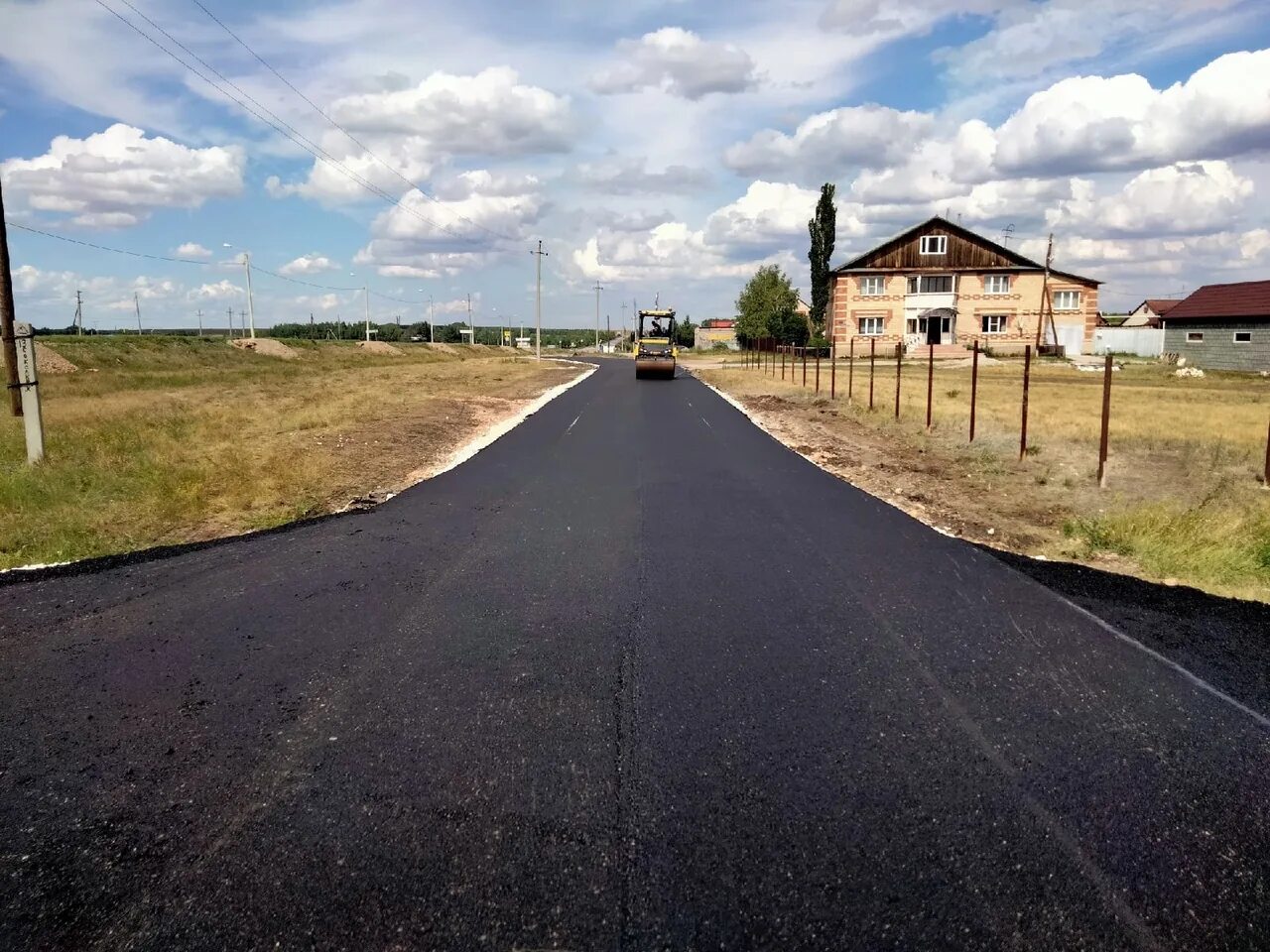 Марпосдскийрайон.село Октябрьское. Кизил село Челябинская область. Заасфальтирована дорога в селе. Кизил челябинская область