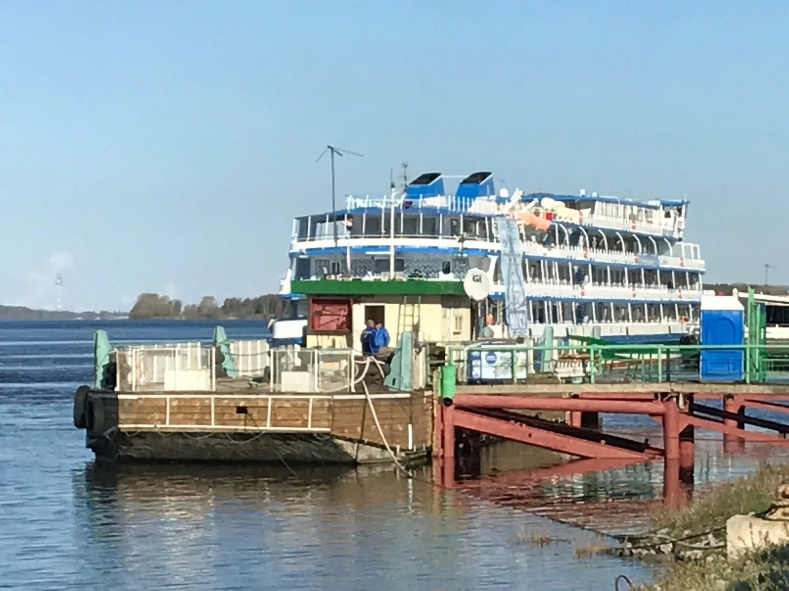 Отследить пароход в реальном. Пароход Кострома. Кострома набережная пароход. Кострома причал на Волге. Пароход у Пристани.